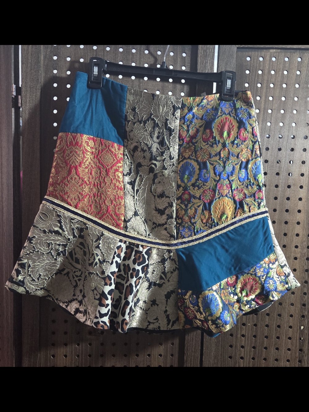Alice + Olivia - Leopard Print & Brocade Print Quilted Fit & Flare
Skirt - Picture 5 of 9